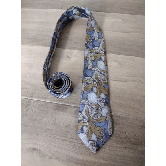 Envoy Retro men's tie with citrus and pomegranate novelty pattern - Picture 1 of 8